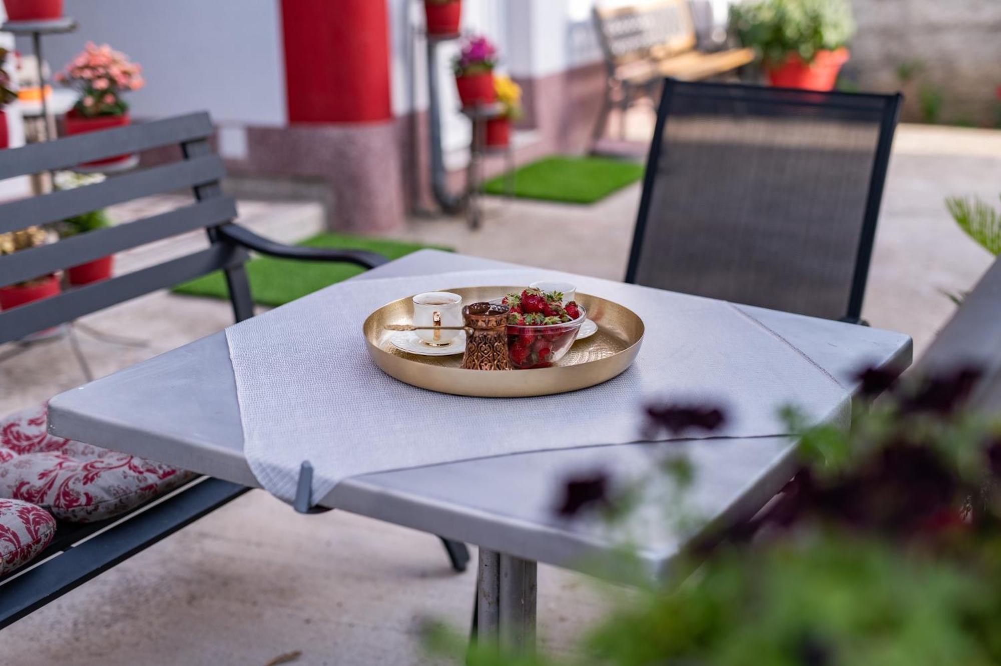 Apartmani Kaan Podgorica Exterior foto